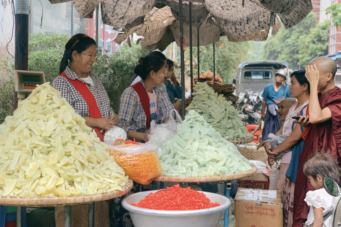 အစားအသောက်စုံလင်လှတဲ့ မန္တလေးမြို့ရဲ့ စျေးချိုတော်